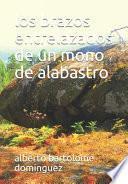 Los brazos entrelazados de un mono de alabastro