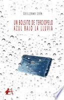 Un bolsito de terciopelo azul bajo la lluvia